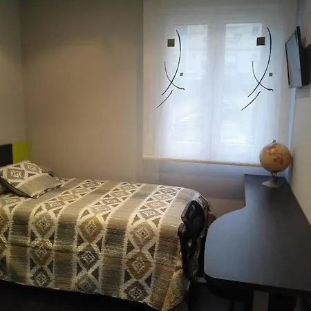 Piso Muy Bonito En Zona Tranquila Apartment *